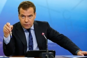 Медведев обязал федеральных министров регулярно ездить в Крым