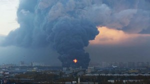 Петербург заволокло дымом из-за масштабного пожара. ВИДЕО