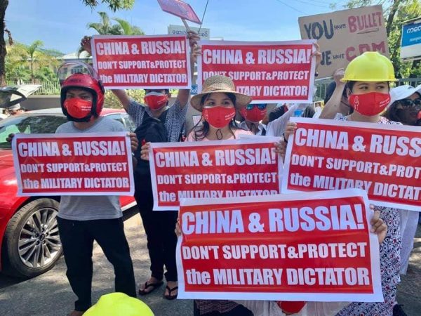 янма. Протестующие обвиняют Россию и Китай в поддержке хунты