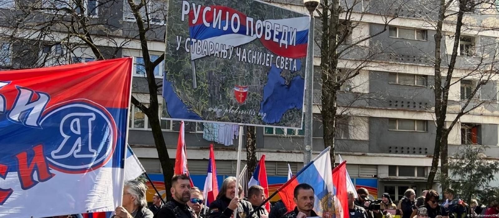 Новости сербии сайт. Митинги в Сербии в поддержку России 2022. Митинги в Сербии 2022. Митинг в Сербии в поддержку России. Сербия в поддержку России.